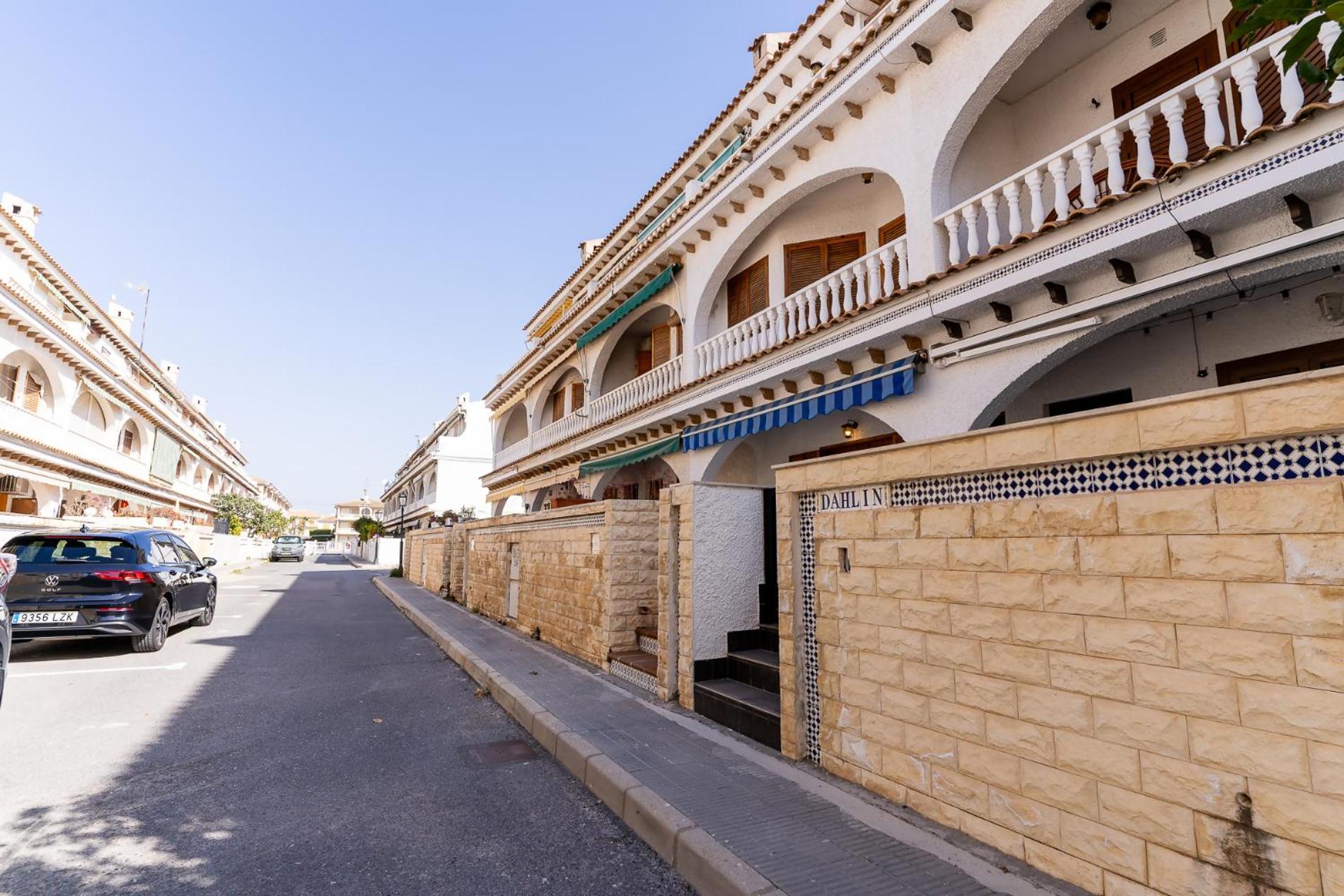 rentafive - Parking - Frente a la playa - Tamarit