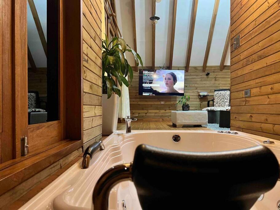 Hotel Cabaña tipo Chalet - Quimera Ecolodge - Image 1