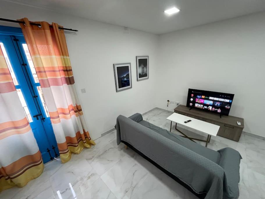 2 Bedroom centrally located view 3