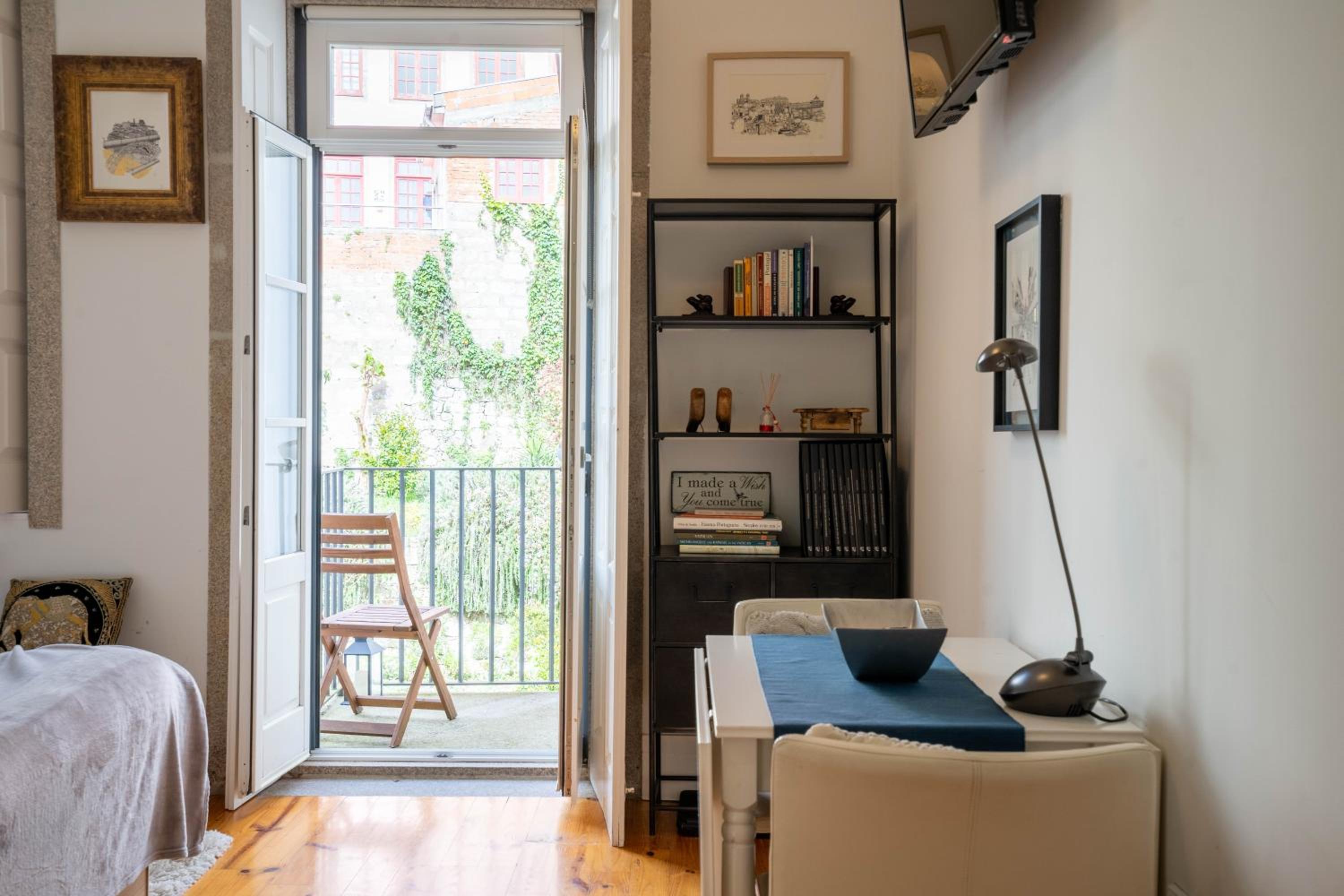 Living Bohoporto by LovelyStay