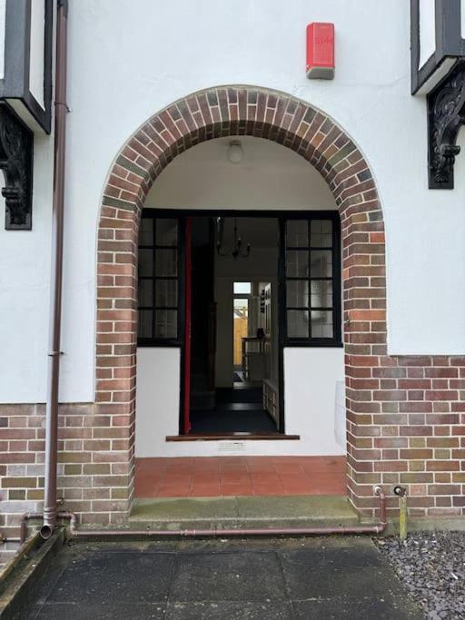 Central City Centre 3 bedroom home Private Parking view 2
