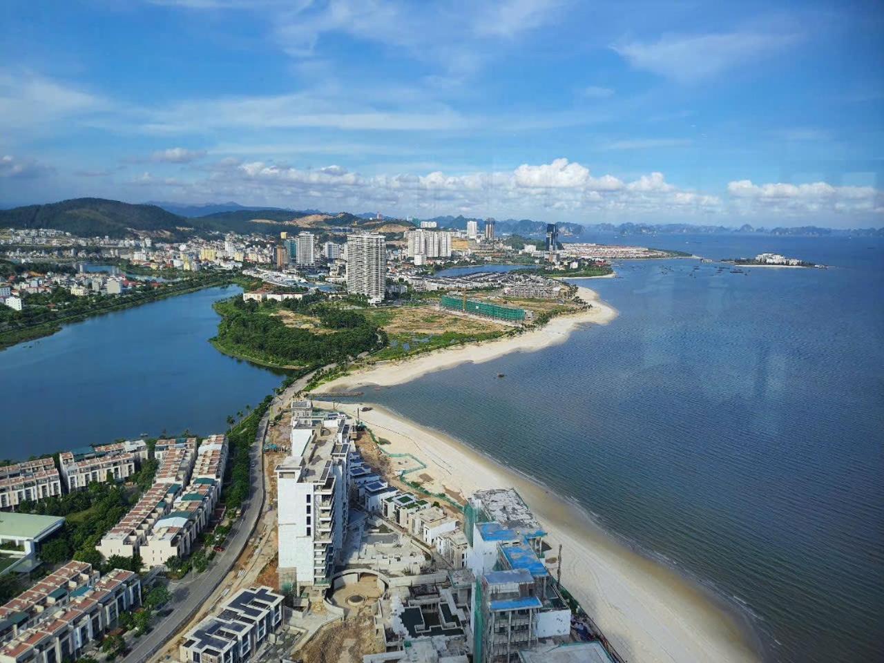 Modern 2BR/2B Ha Long Bay View - High Floor