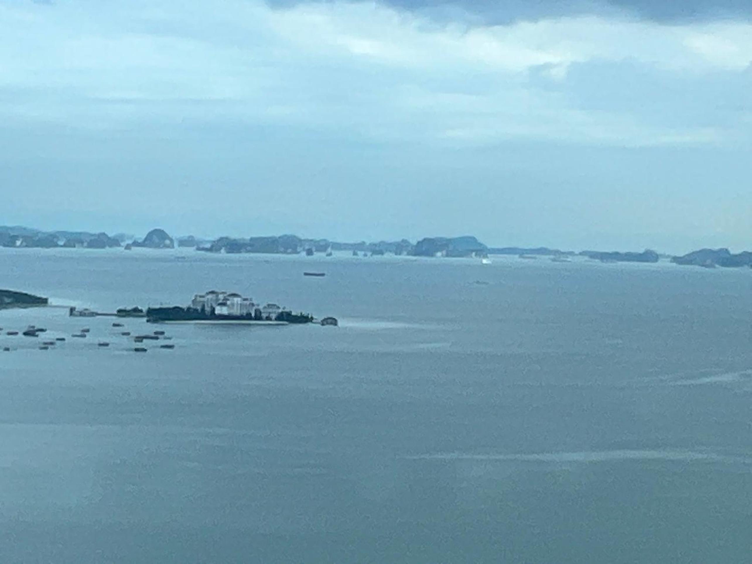 Modern 2BR/2B Ha Long Bay View - High Floor