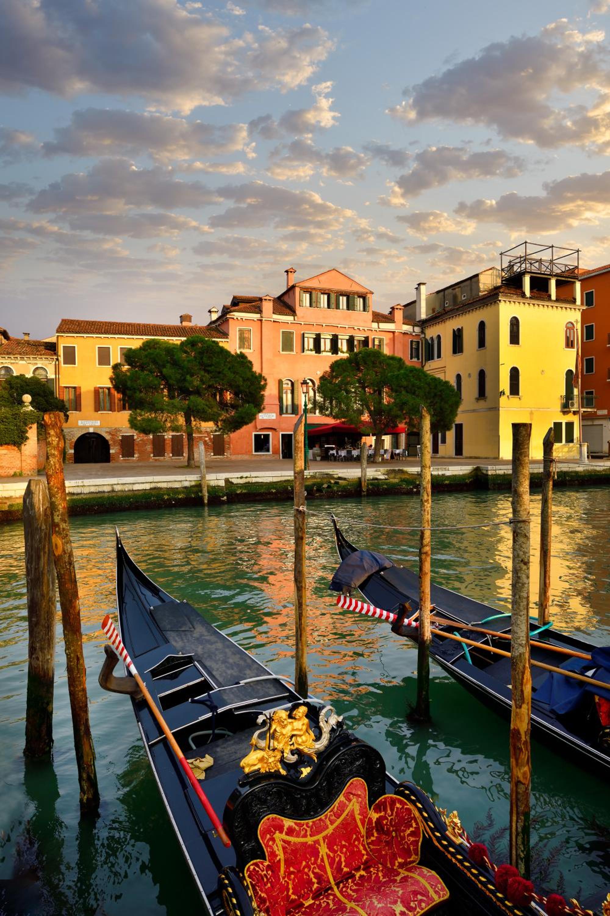 Swan DolceVita Prestige Stay - Canal View & Exclusive Experience