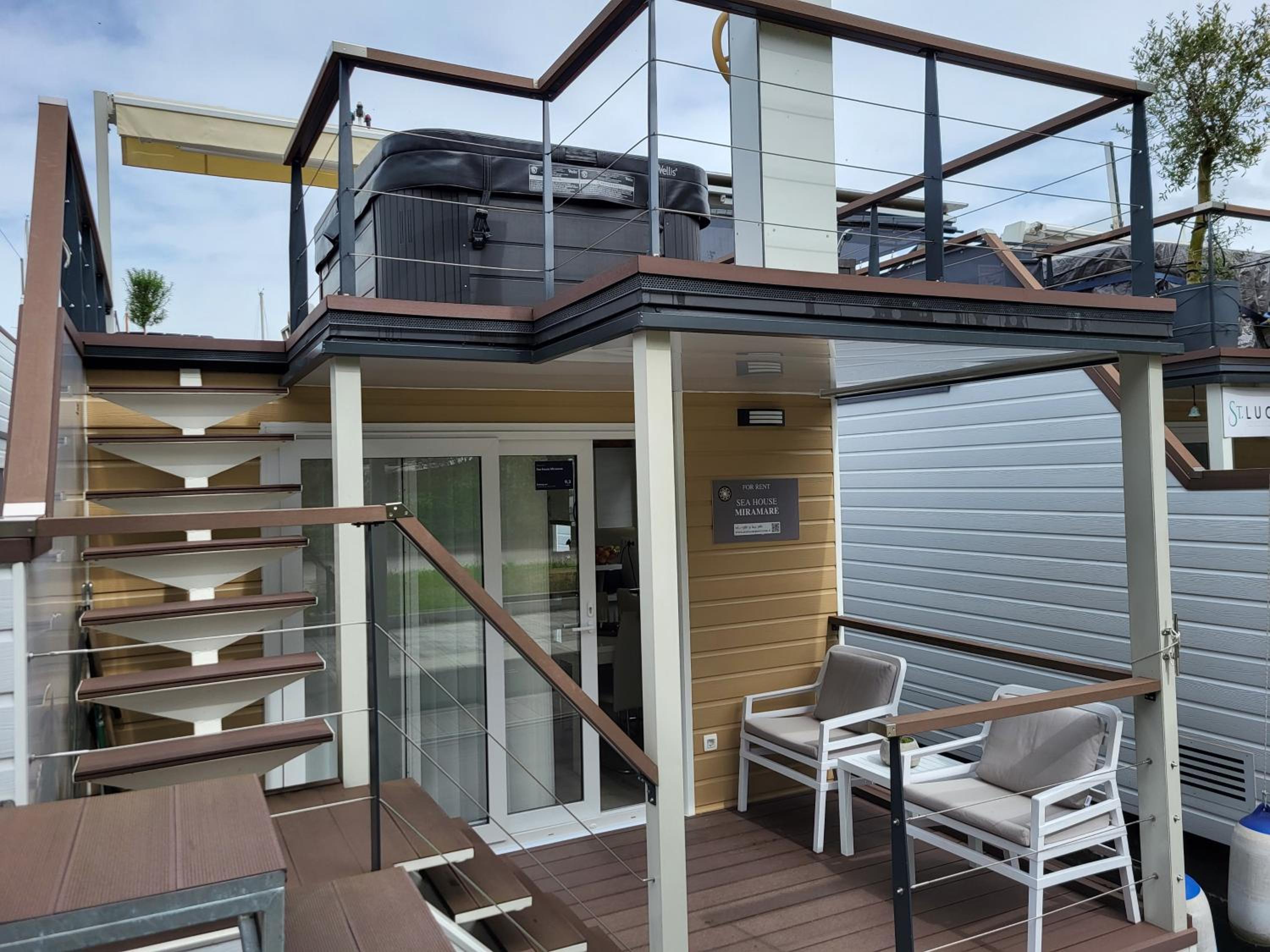 MIRAMARE Romantic Experience with privat Jacuzzi - floating house view 3