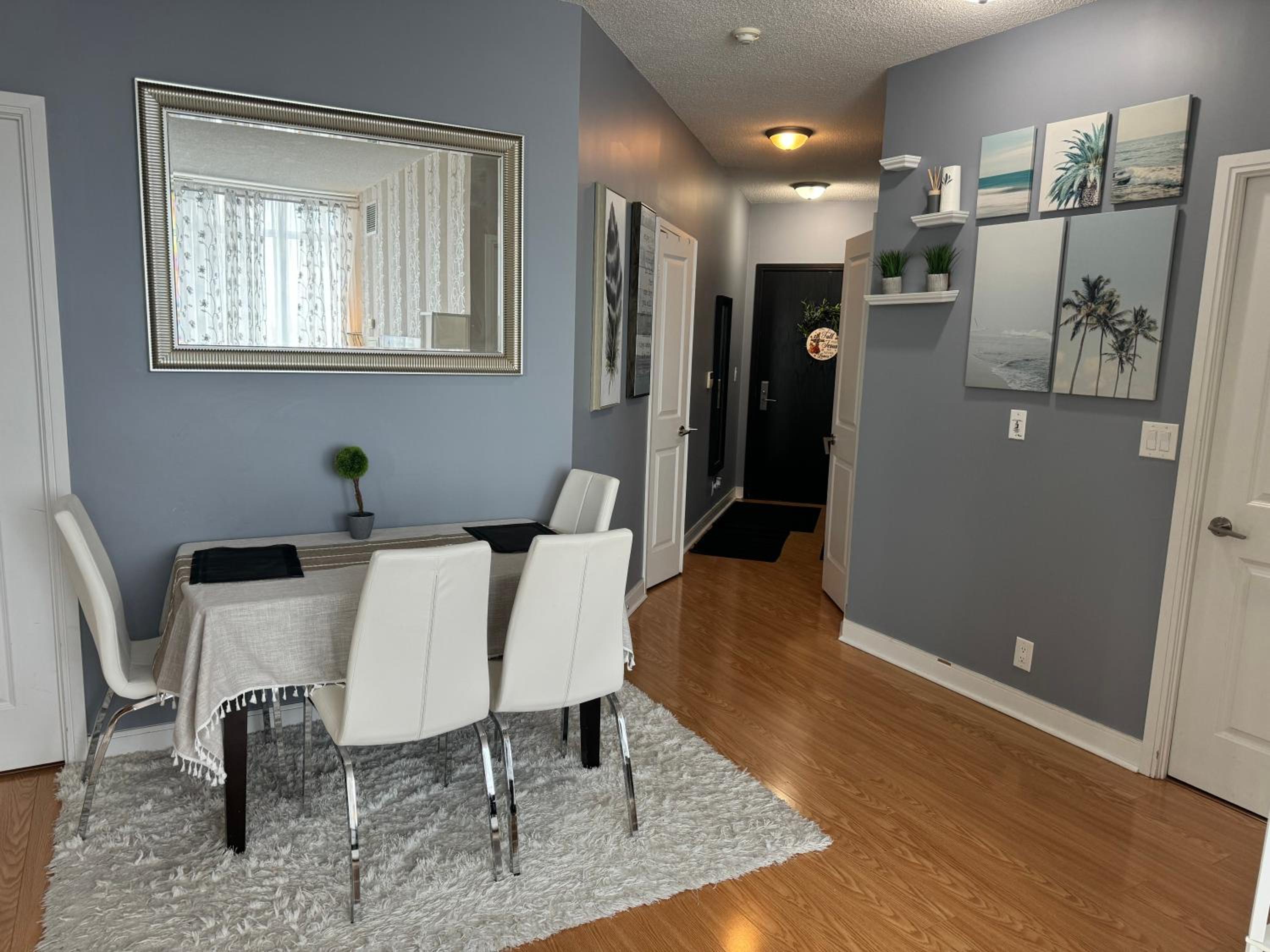 Lovely 1 bedroom Condo Downtown Mississauga Square One