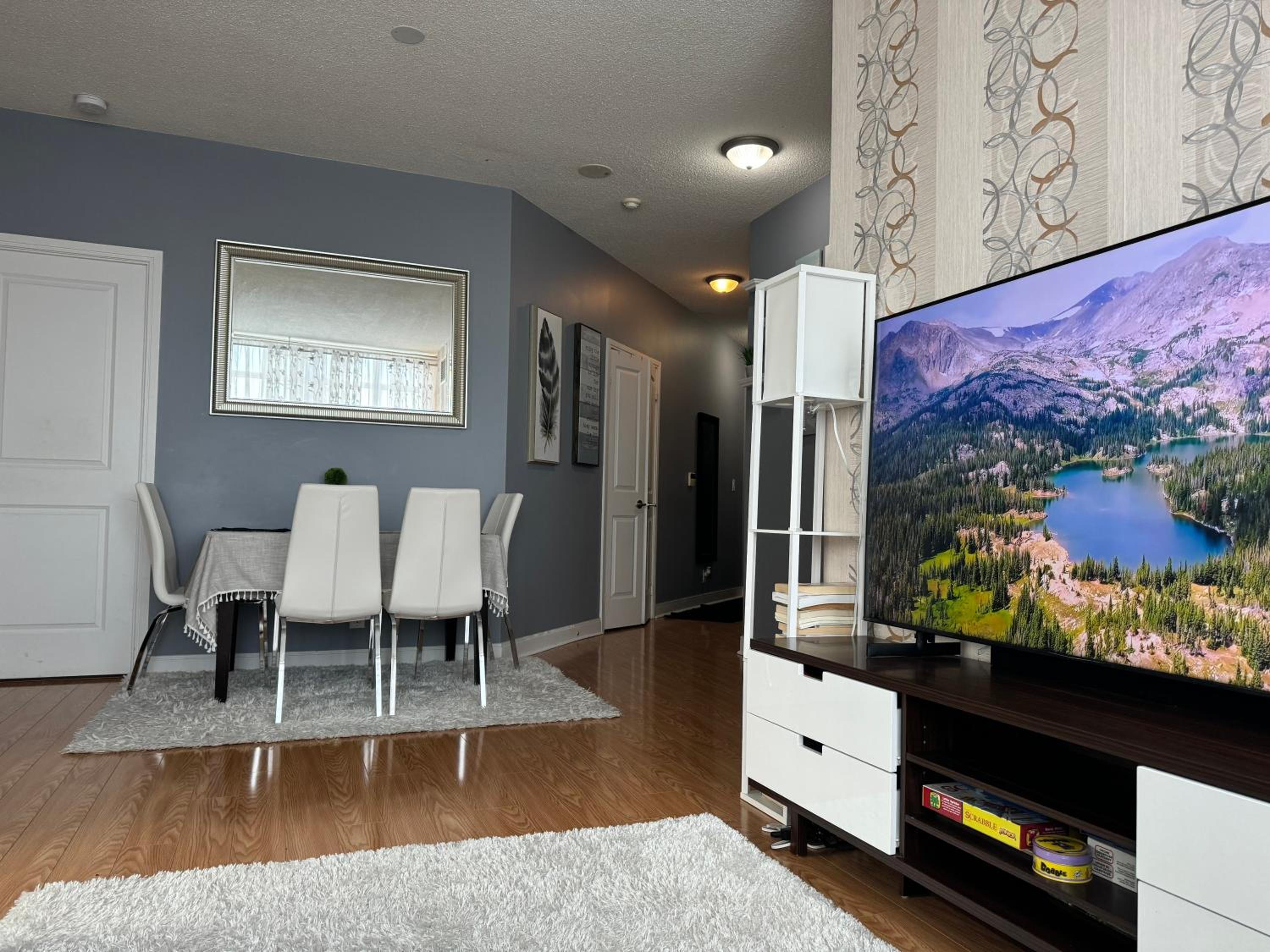Lovely 1 bedroom Condo Downtown Mississauga Square One