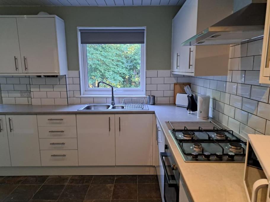 3 bedroom sleeps 4 in Glenrothes view 4