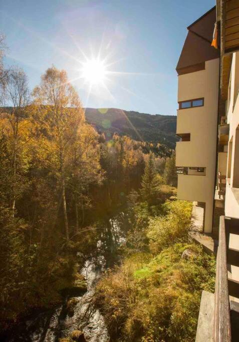 Apartamento de montaña junto al rio ,pistas de ski y parque natural