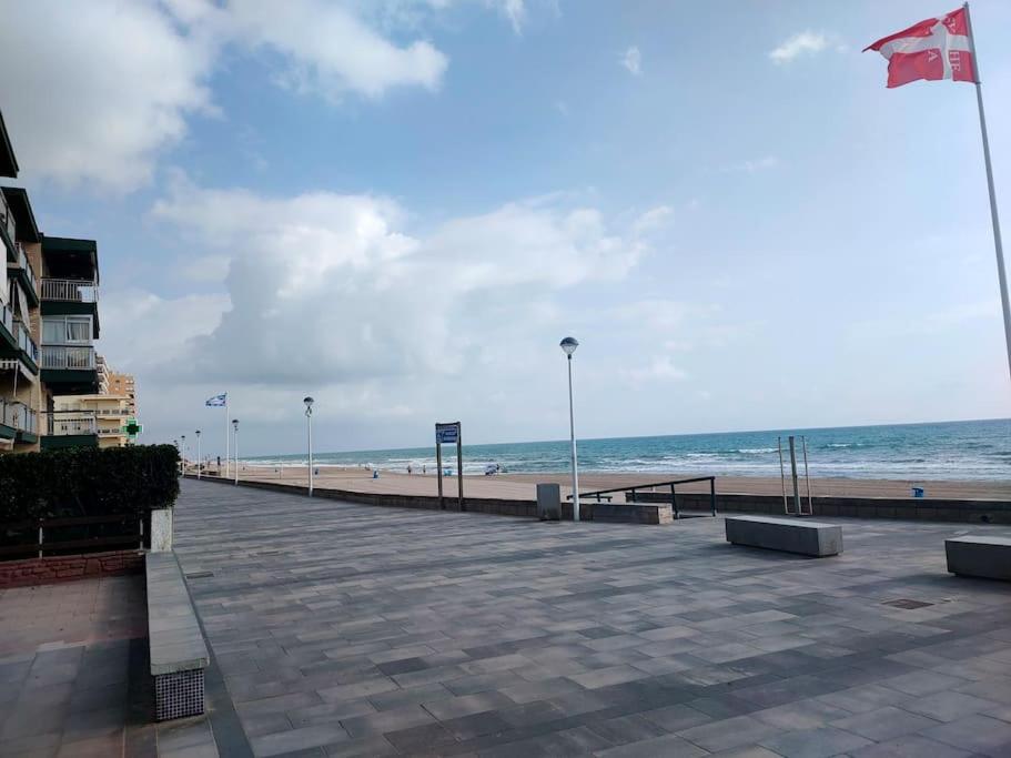Modern Apartment Frontline Beach