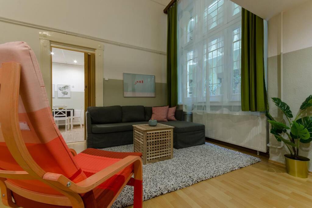DE LUX Studio Apartment In Historical Quarters view 2