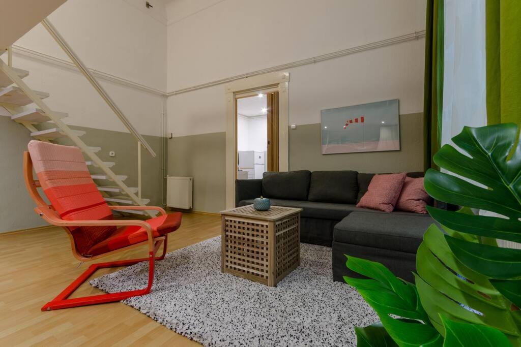 DE LUX Studio Apartment In Historical Quarters view 3