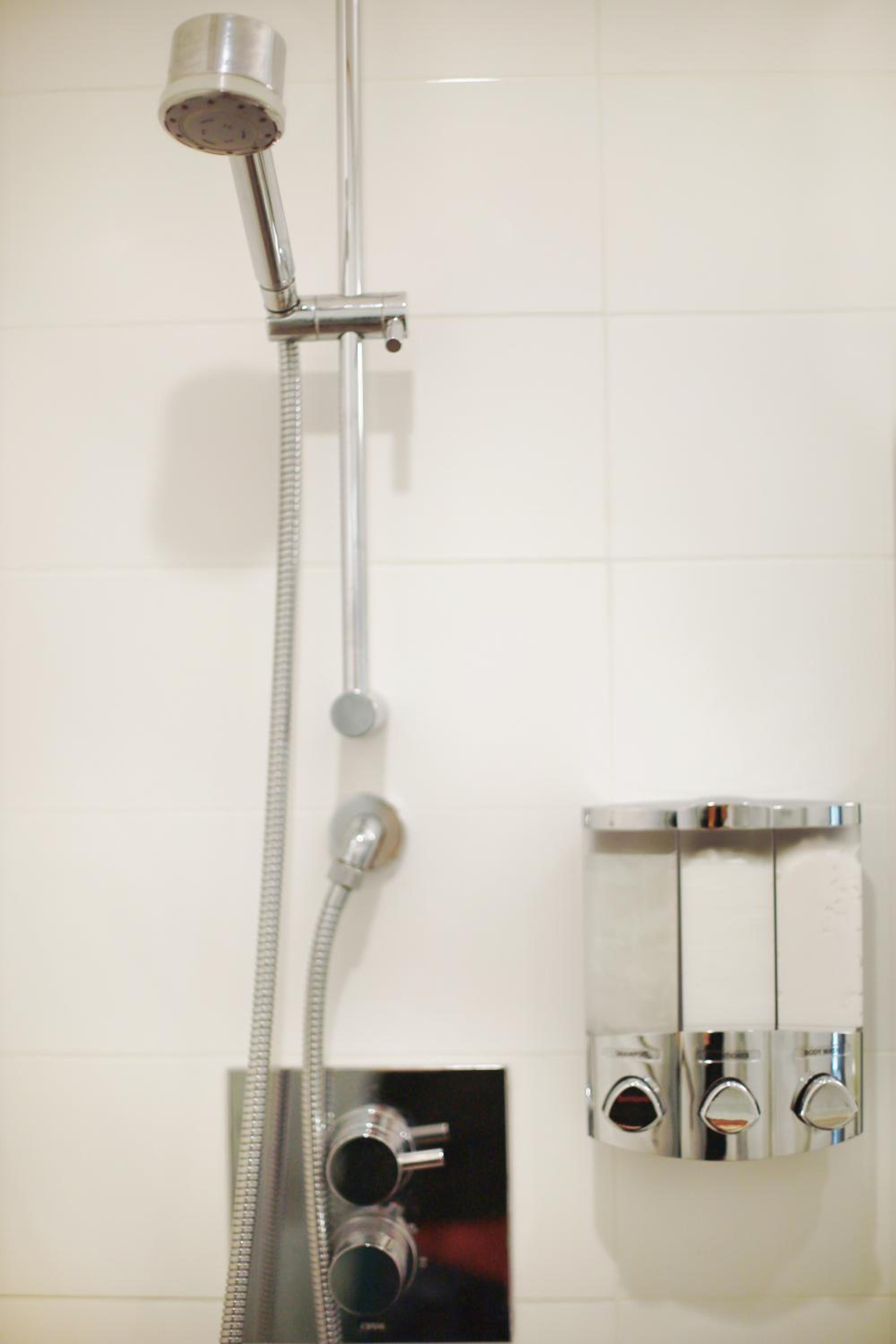 Modern 1 BedSuite in Kerrisdale, access UBC Downtown YVR