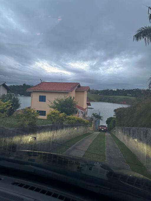 Igaratá Beach Casa em Igaratá Pé na água