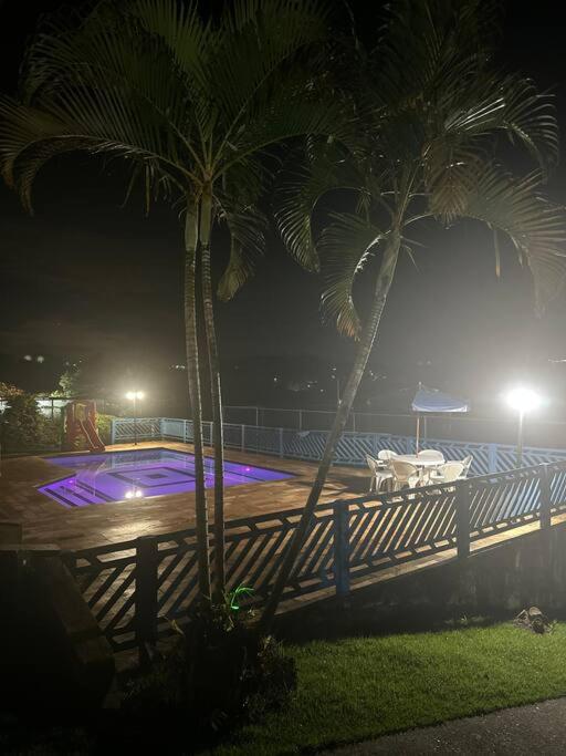 Igaratá Beach Casa em Igaratá Pé na água