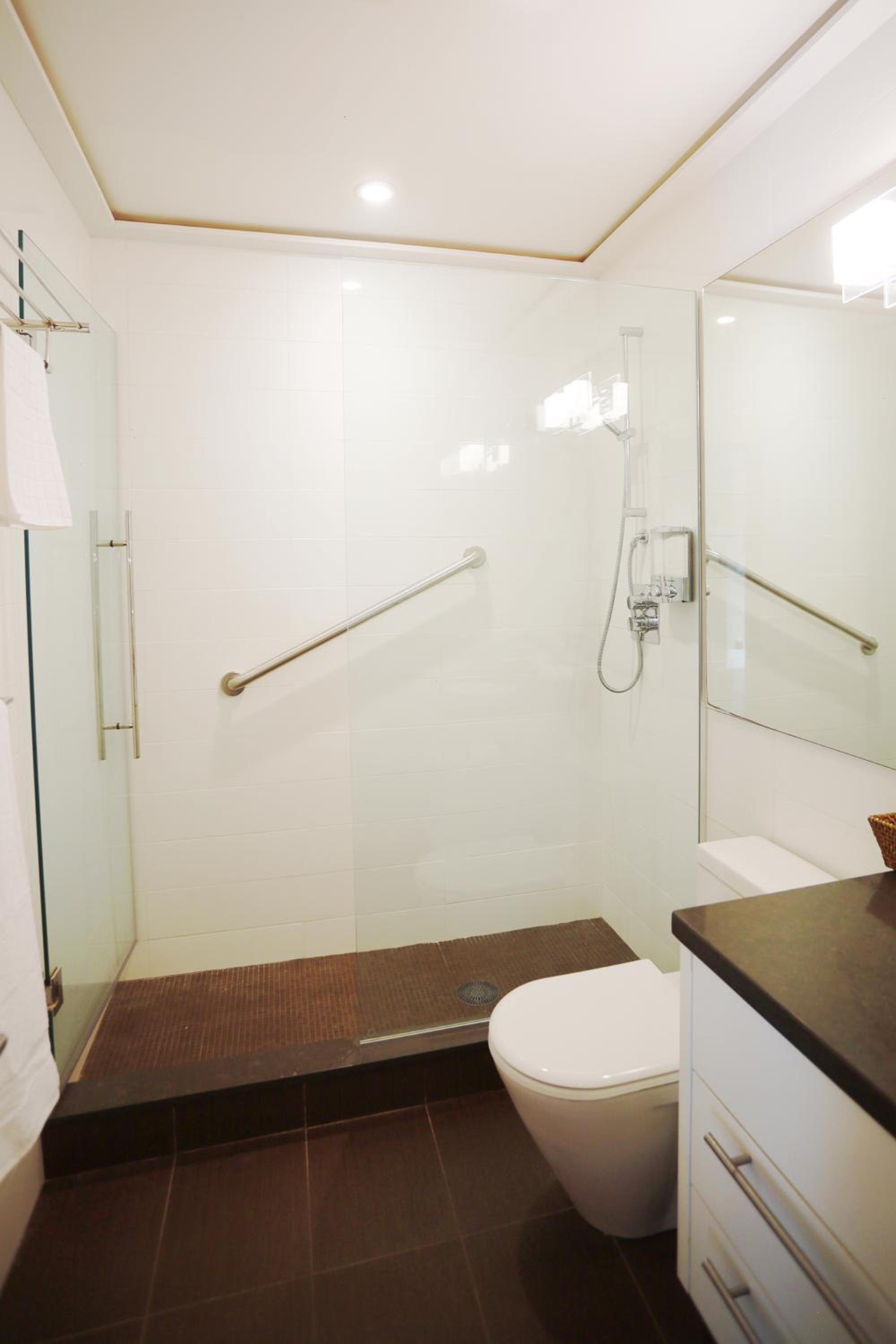 Modern 1 BedSuite in Kerrisdale, access UBC Downtown YVR