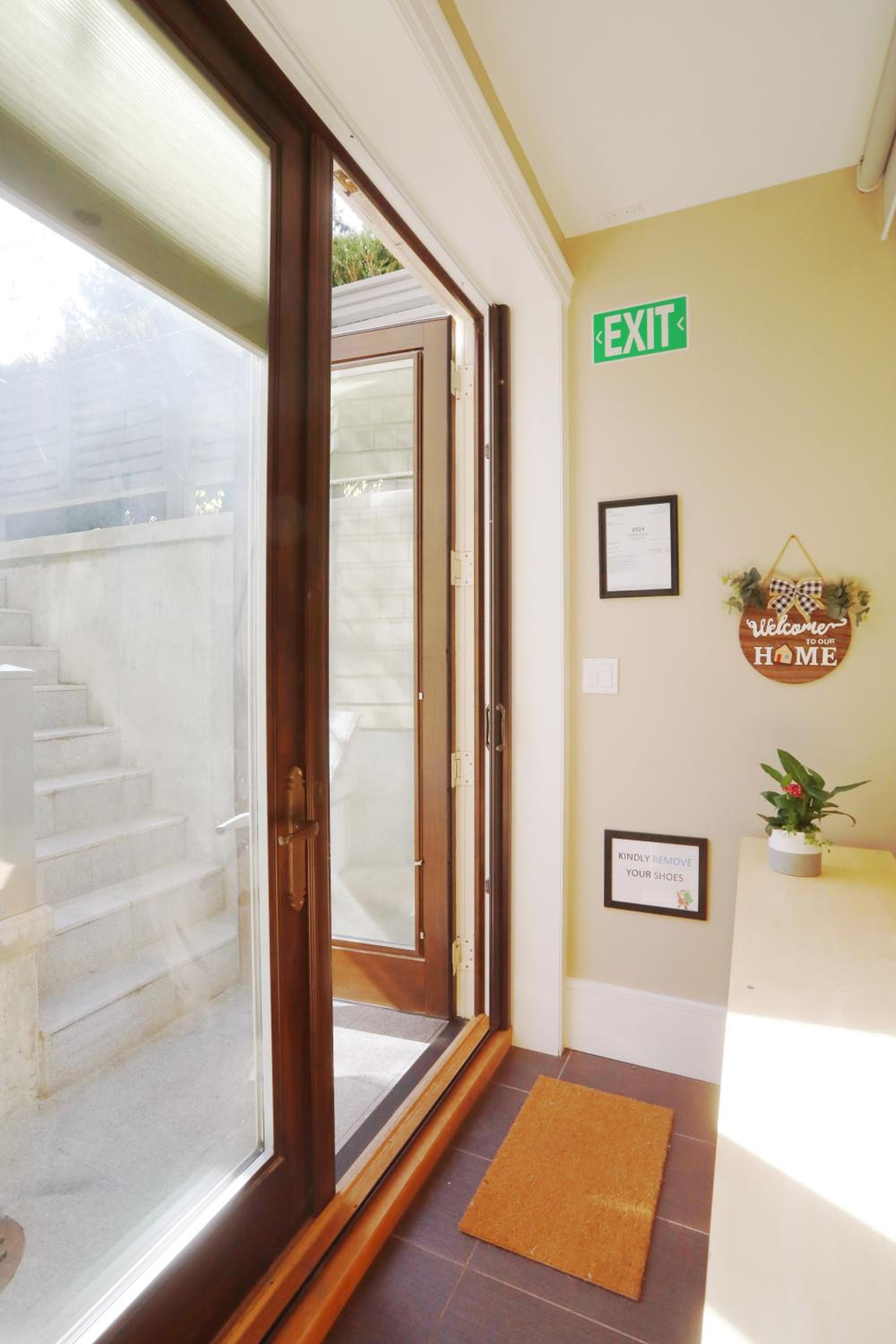 Modern 1 BedSuite in Kerrisdale, access UBC Downtown YVR