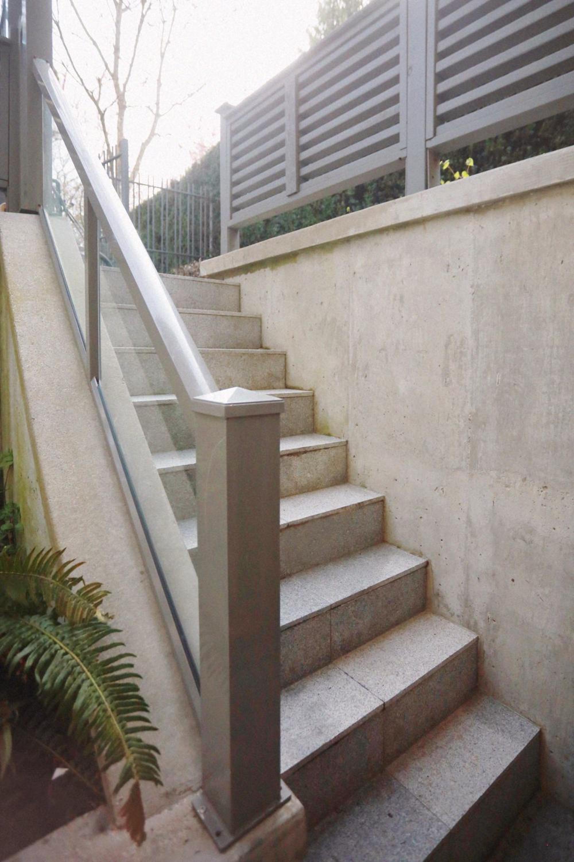 Modern 1 BedSuite in Kerrisdale, access UBC Downtown YVR