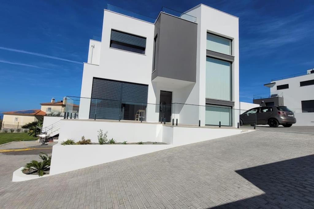 Villa Gold with ocean view, jacuzzi and private pool - main view