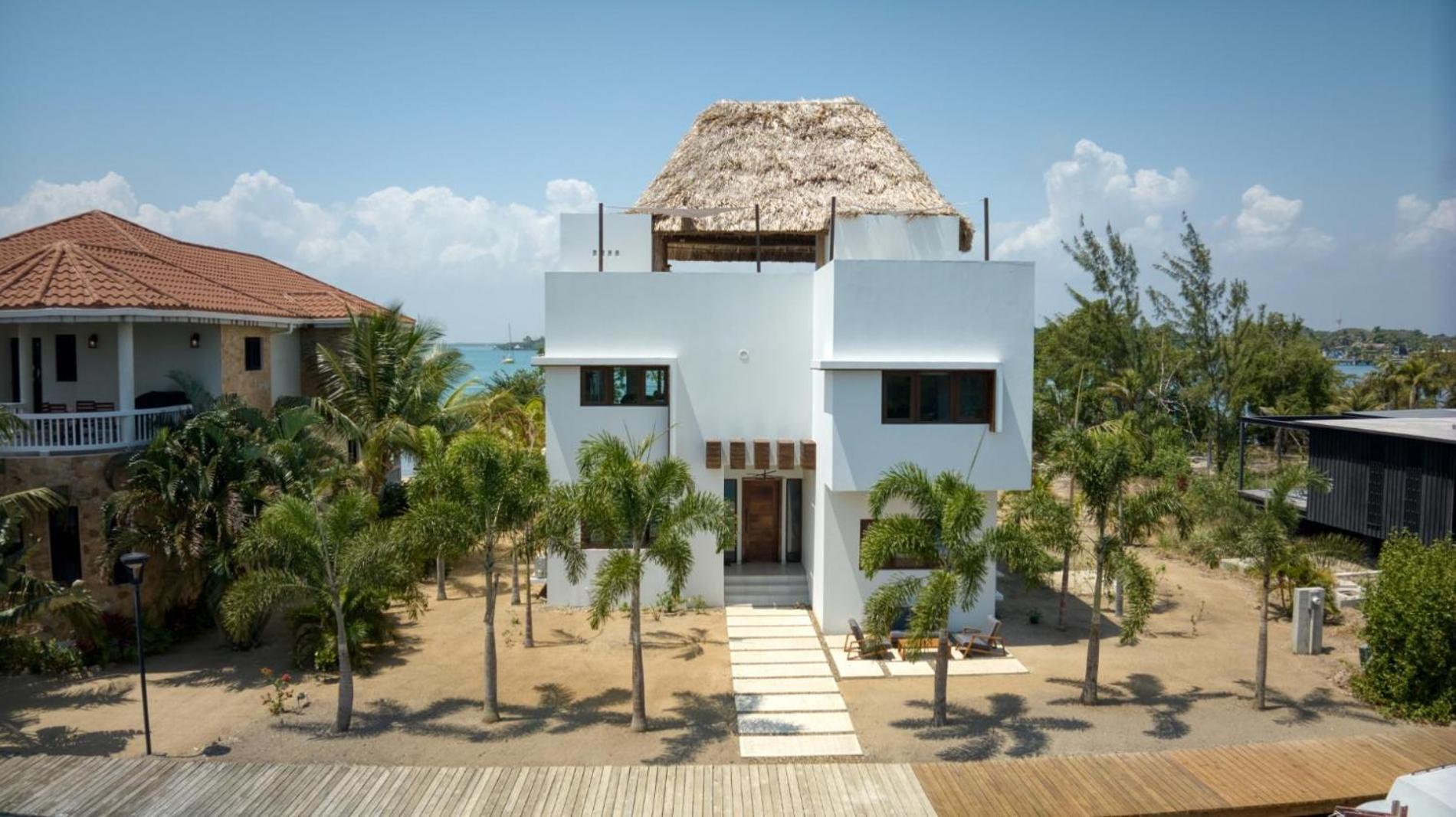 Island Breeze Villa - 5 Bedroom Private Island Villa w Pool