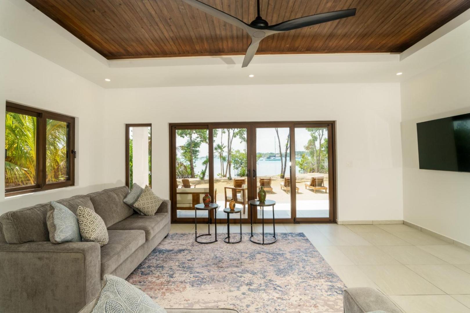Island Breeze Villa - 5 Bedroom Private Island Villa w Pool