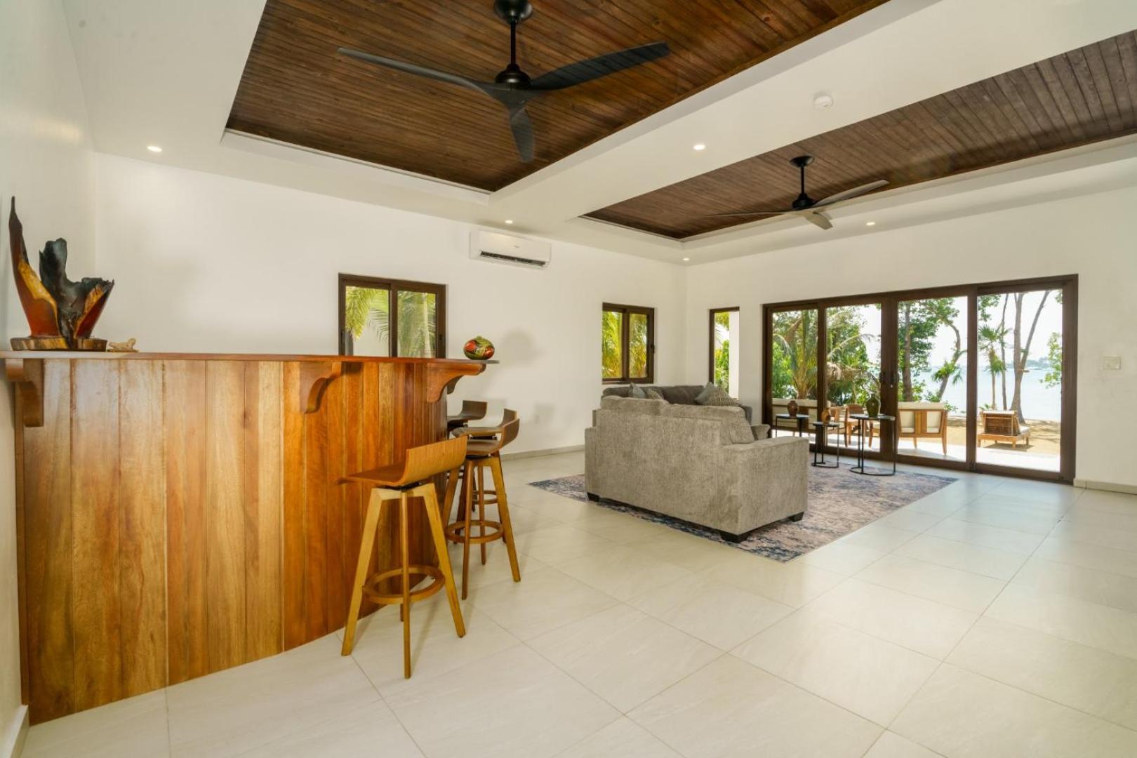 Island Breeze Villa - 5 Bedroom Private Island Villa w Pool