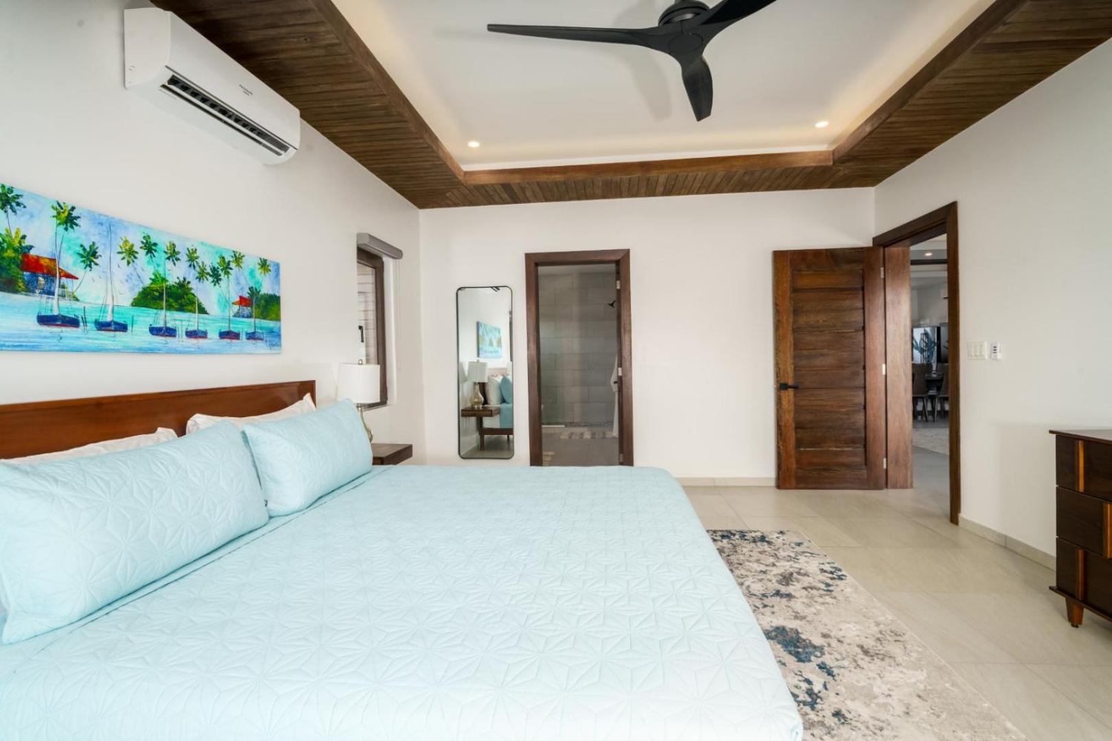 Island Breeze Villa - 5 Bedroom Private Island Villa w Pool