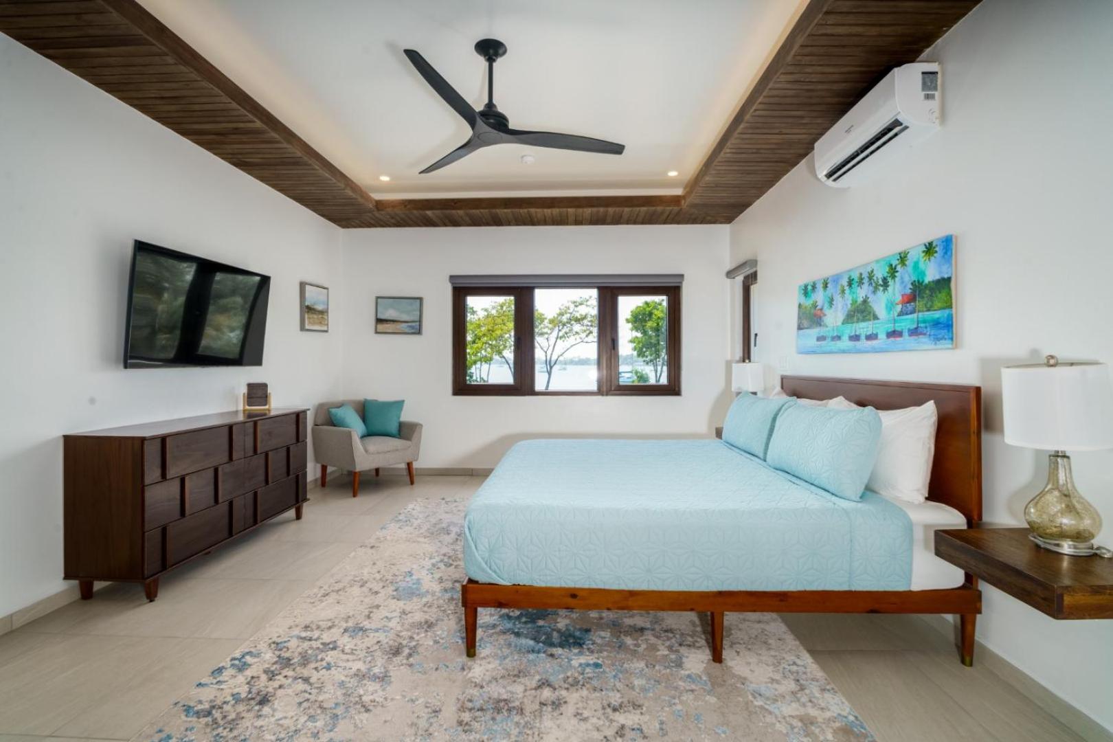 Island Breeze Villa - 5 Bedroom Private Island Villa w Pool