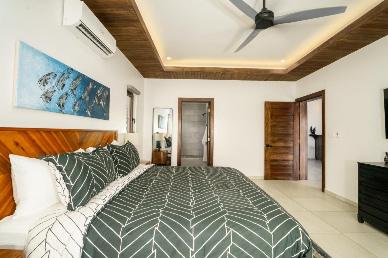 Island Breeze Villa - 5 Bedroom Private Island Villa w Pool