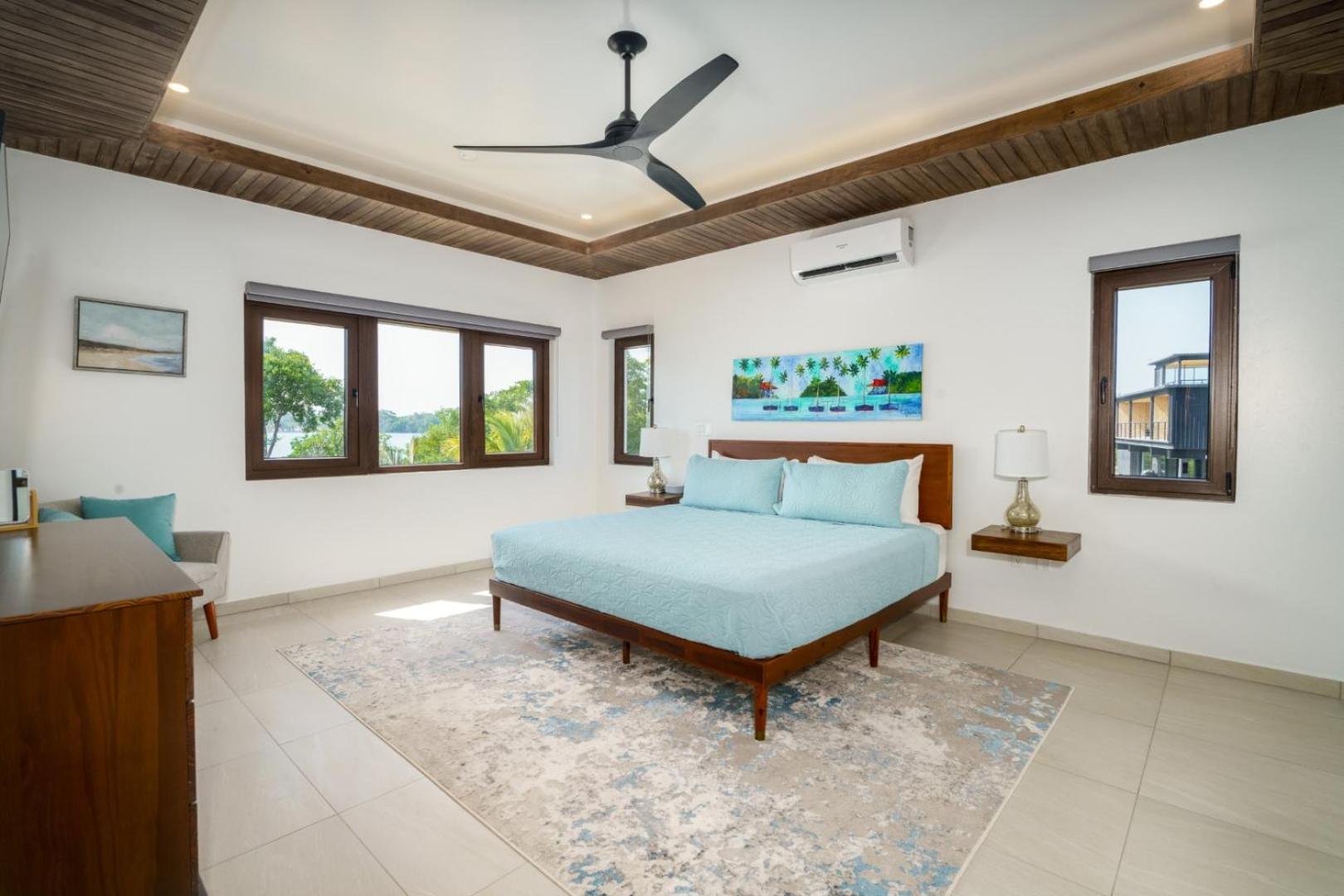 Island Breeze Villa - 5 Bedroom Private Island Villa w Pool