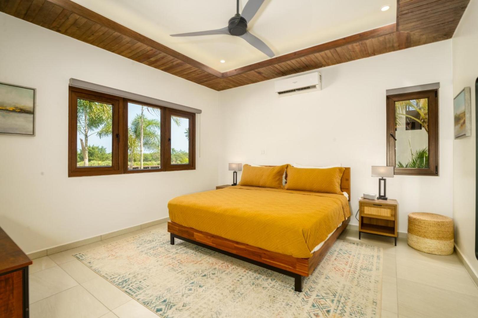 Island Breeze Villa - 5 Bedroom Private Island Villa w Pool