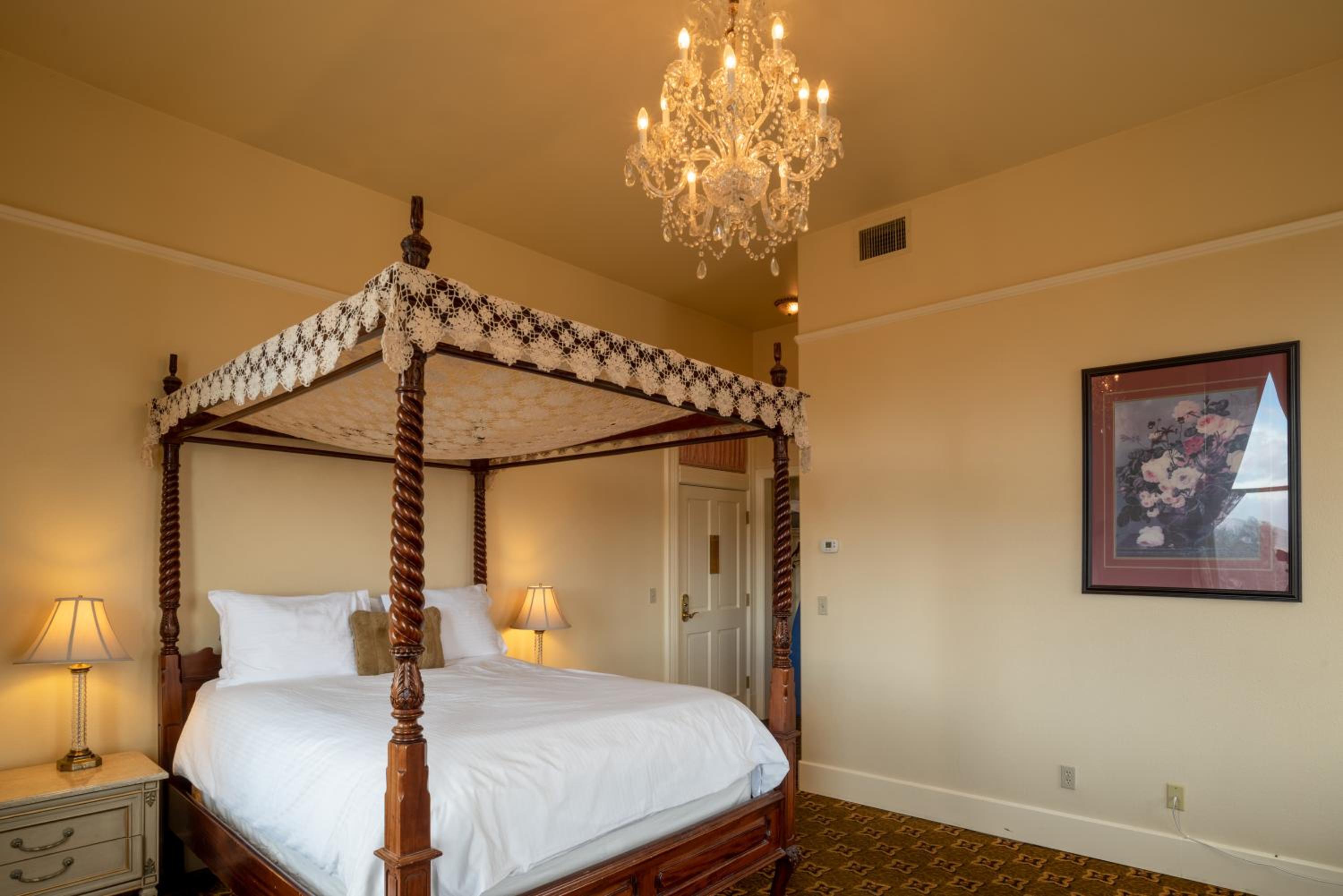 Baker City Vacations - Geiser Grand Hotel - Property Image 17