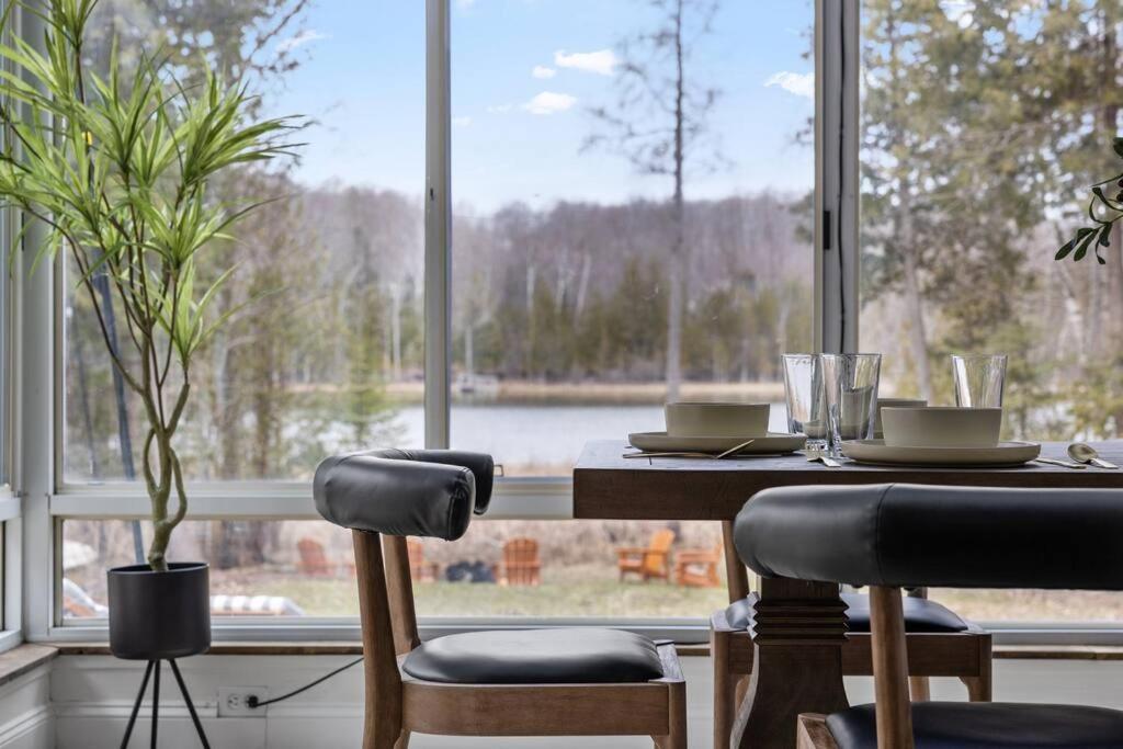 Lakefront Retreat, Mins to Dtown, Firepit, Hot Tub, Pet friendly! view 3