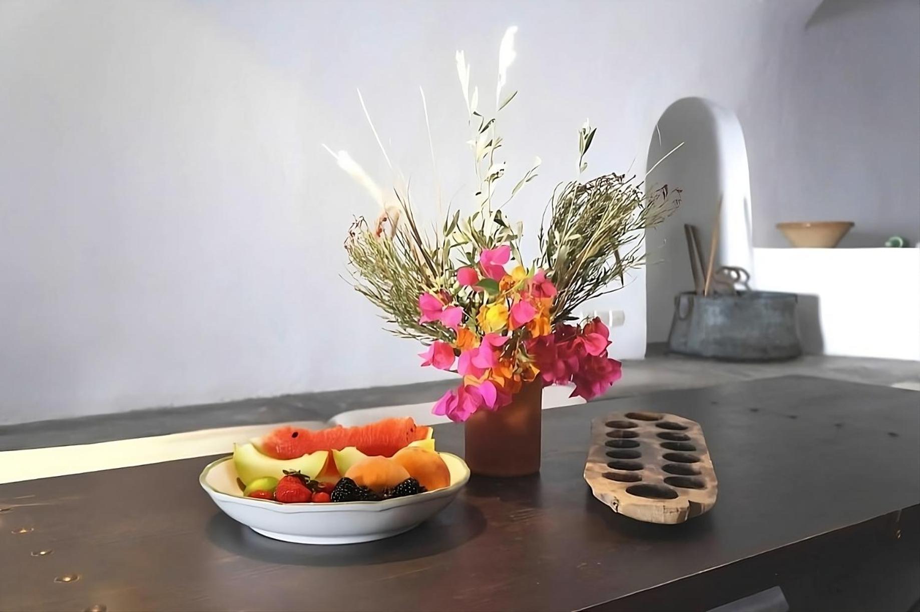 The Red Winehouse photo 2