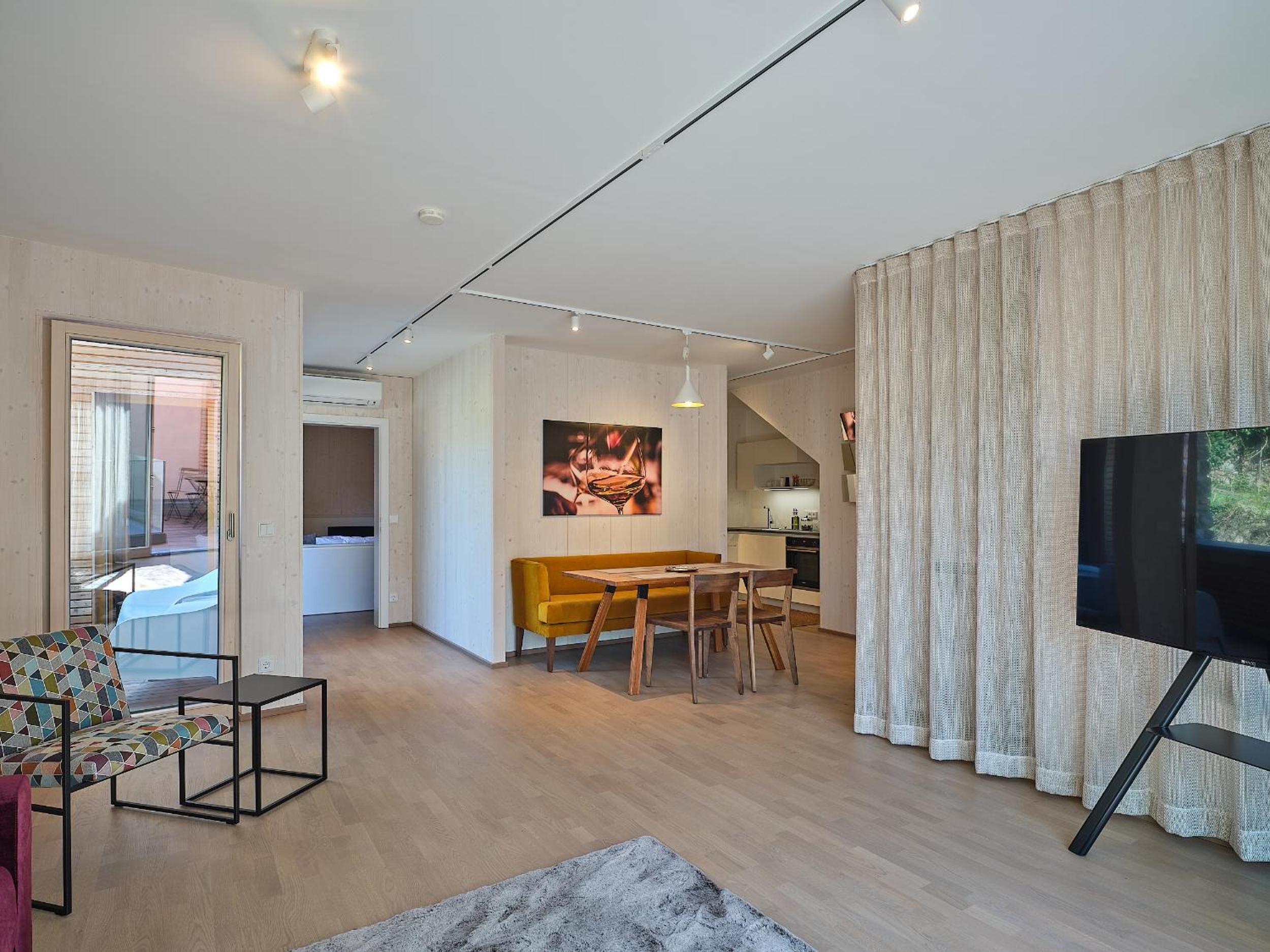 Haus Fünf mit 2 Apartments und Studio-Loft mit Terrasse