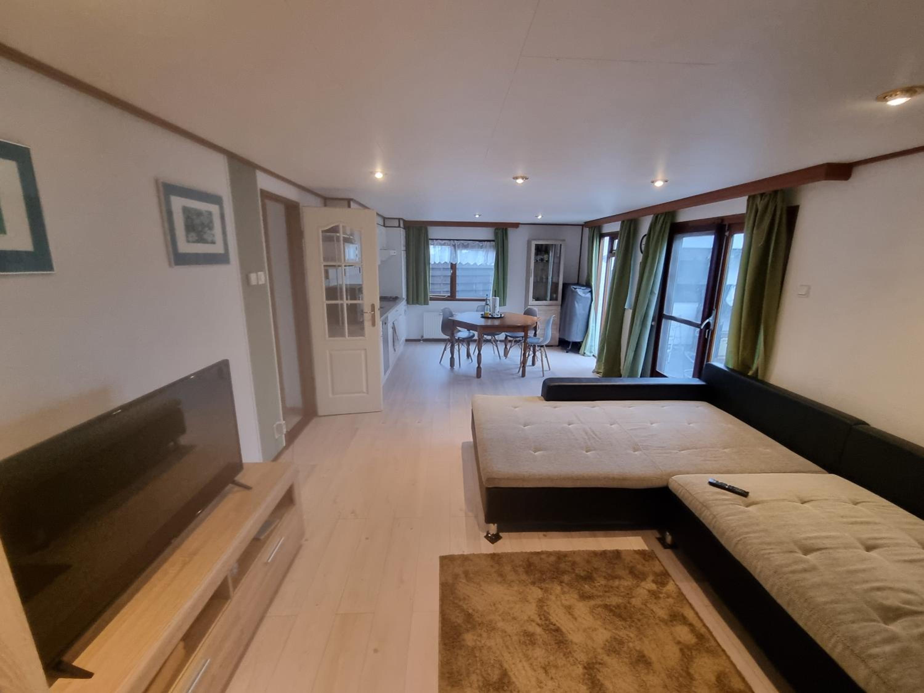 Familienfreundliches Chalet E200 in Makkum Strandnah