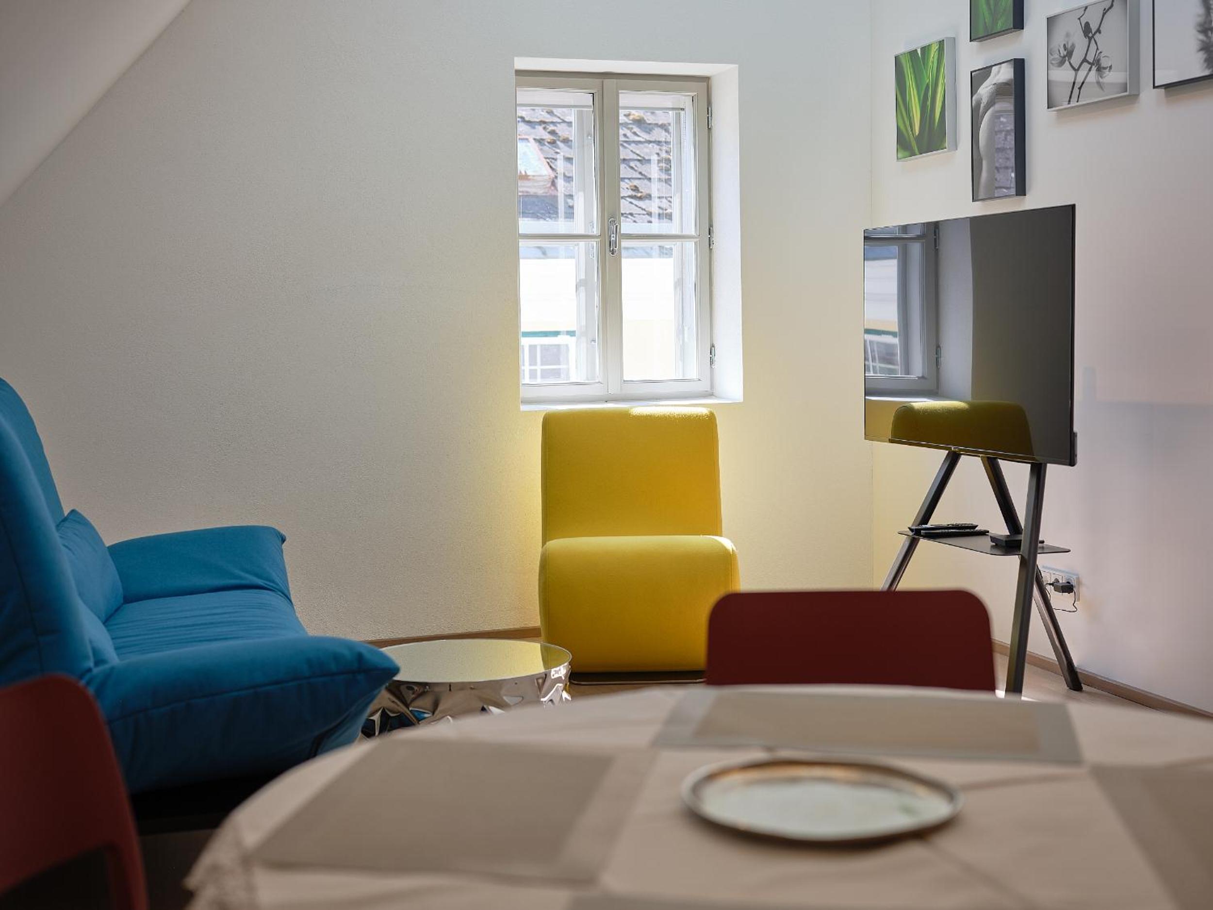 Haus Fünf mit 2 Apartments und Studio-Loft mit Terrasse