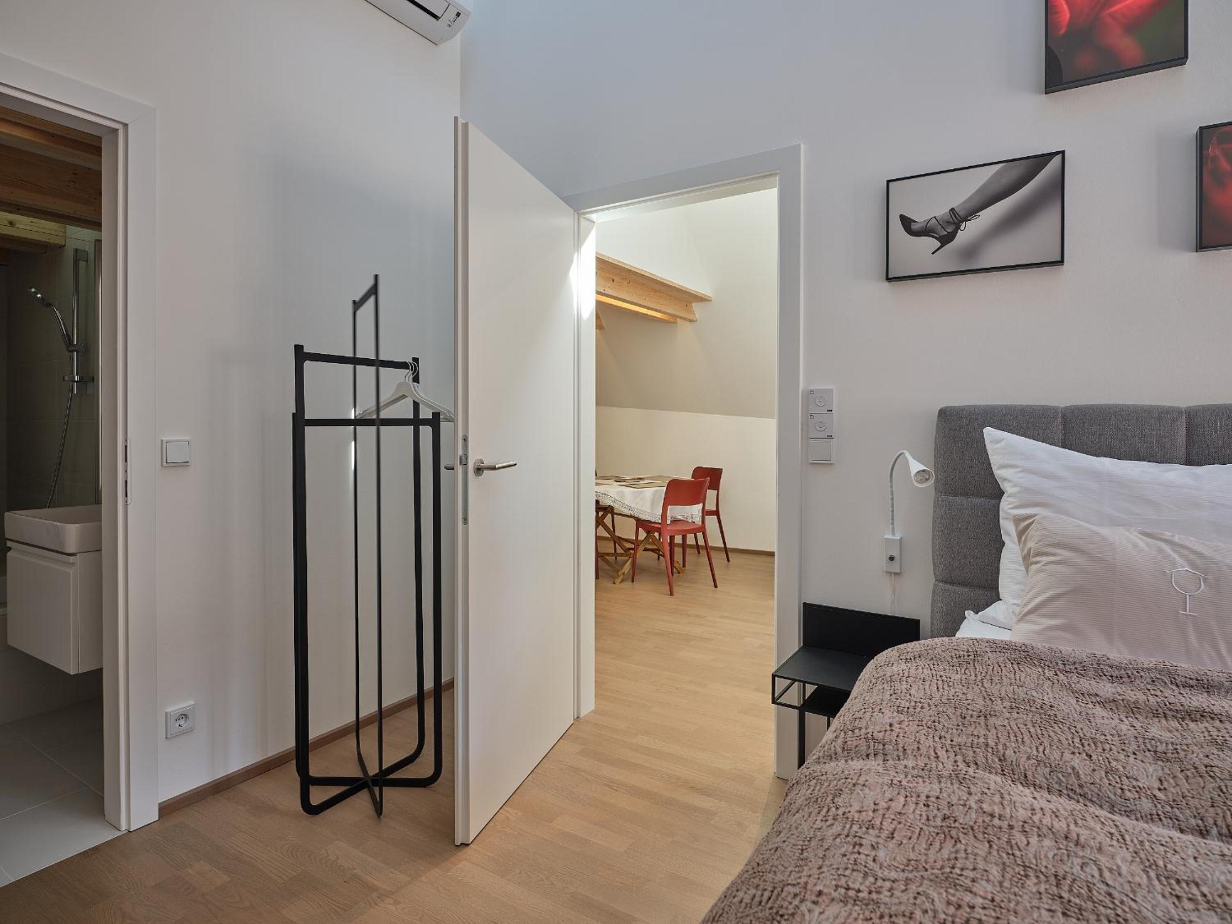 Haus Fünf mit 2 Apartments und Studio-Loft mit Terrasse