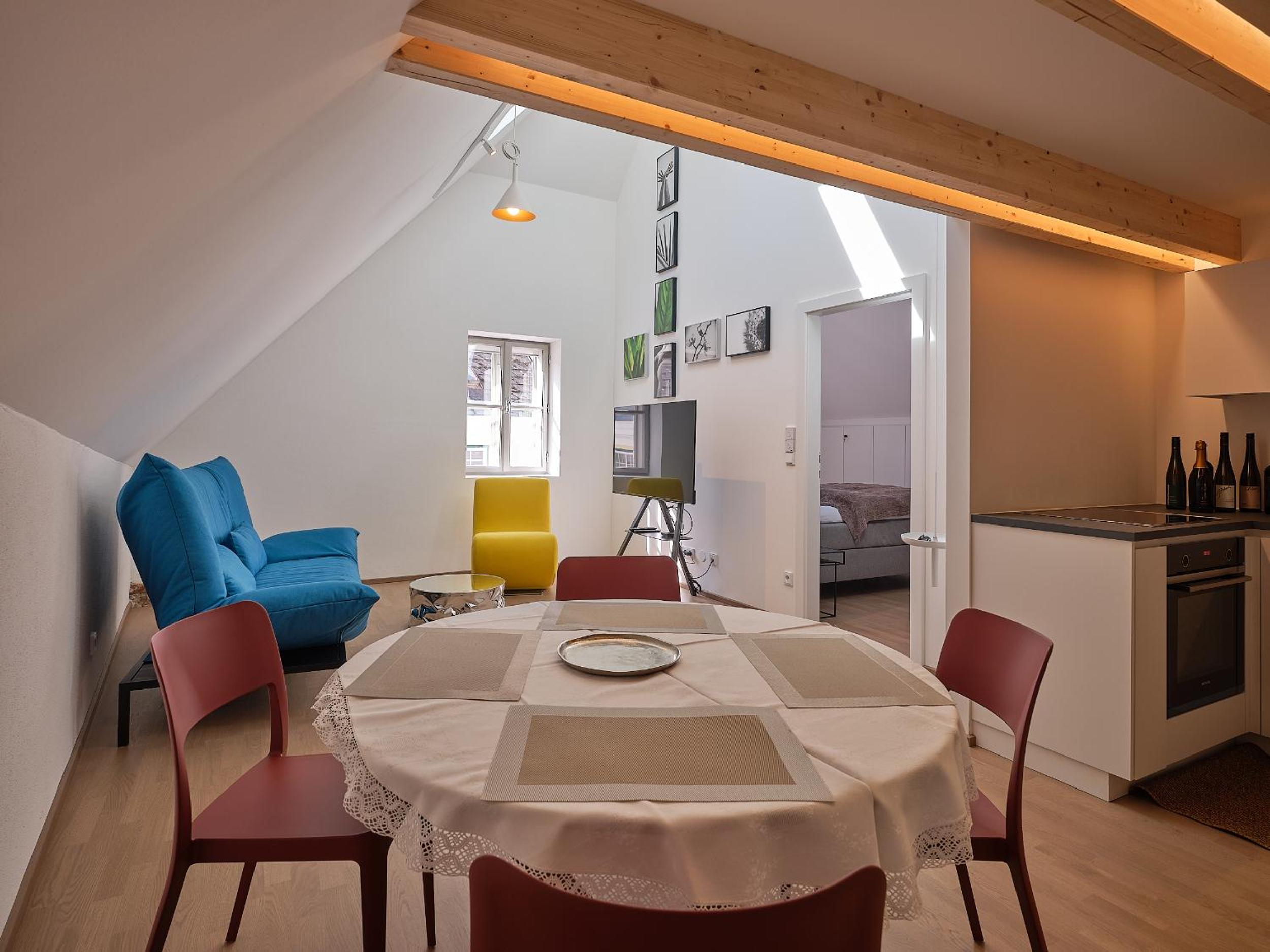 Haus Fünf mit 2 Apartments und Studio-Loft mit Terrasse