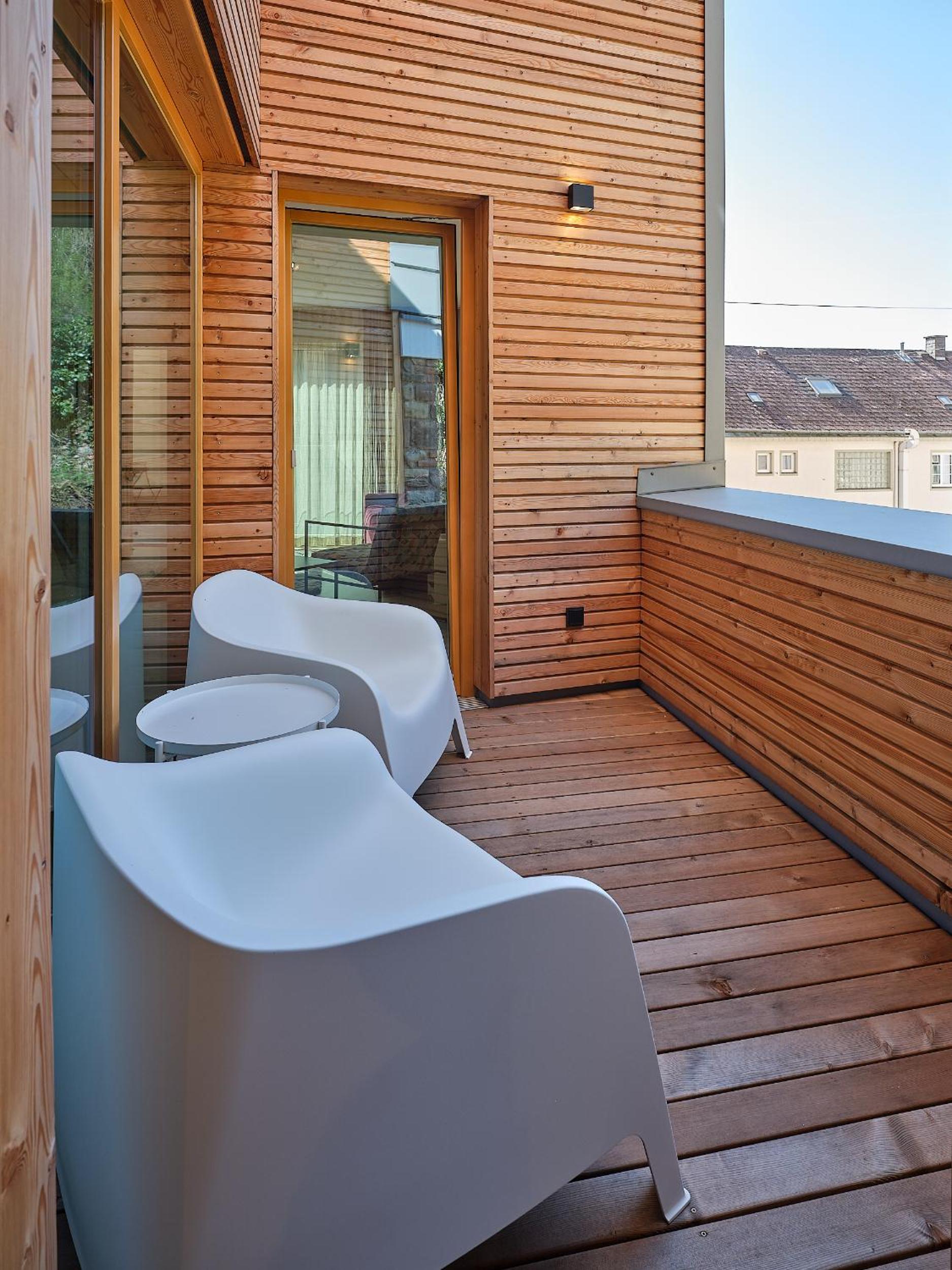 Haus Fünf mit 2 Apartments und Studio-Loft mit Terrasse