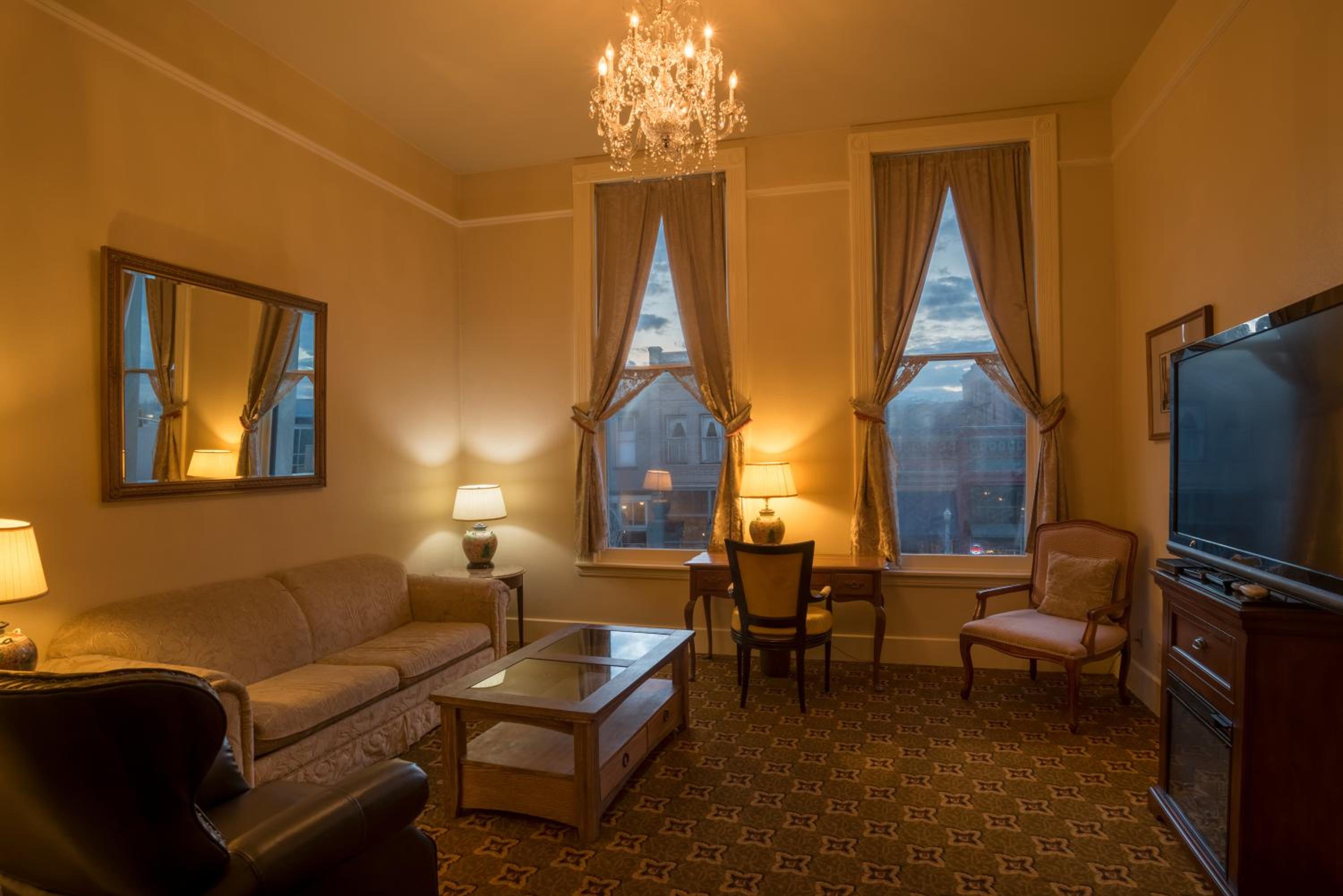 Baker City Vacations - Geiser Grand Hotel - Property Image 8