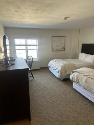 Harbor House Inn