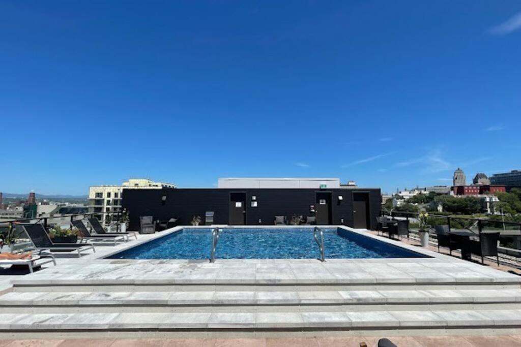 Condo moderne, centre-ville piscine, terrasse, gym