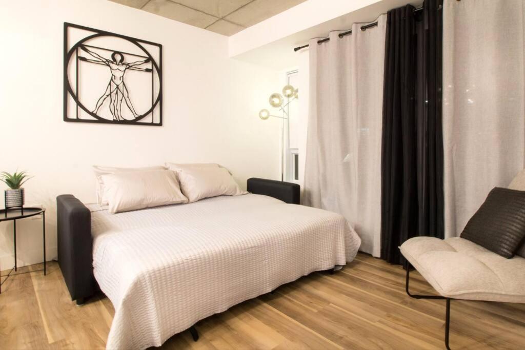 Condo moderne, centre-ville piscine, terrasse, gym