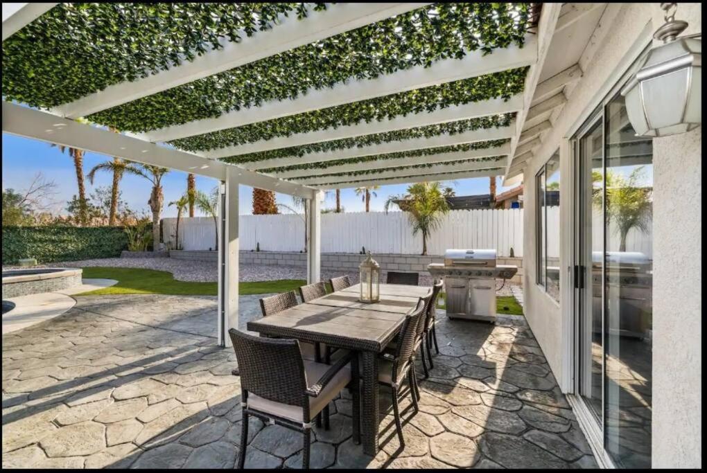 Hotel Winter Sale Jan-Feb 300 Dollars Nightly Rate, Resort Style Desert Home - Image 1