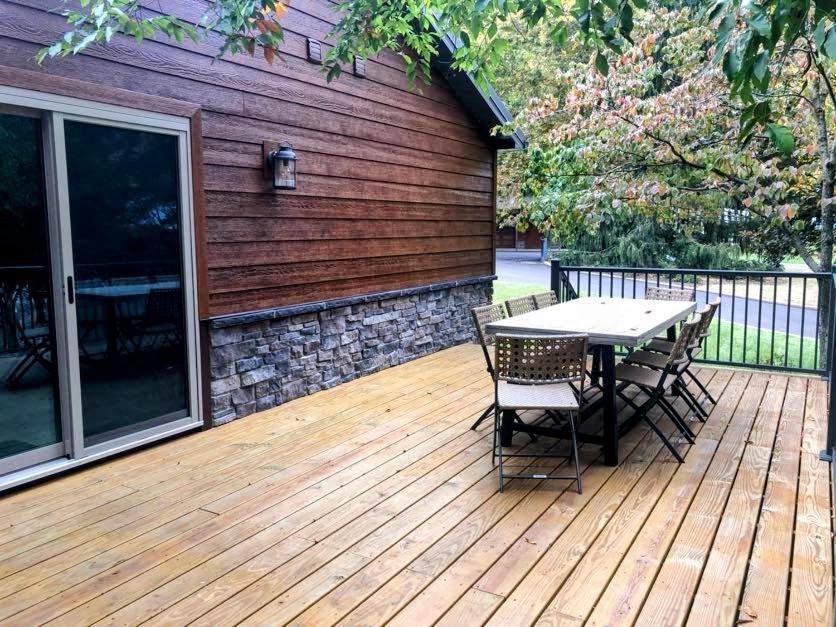 Sojourner's Lodge & Log Cabin Suites view 2