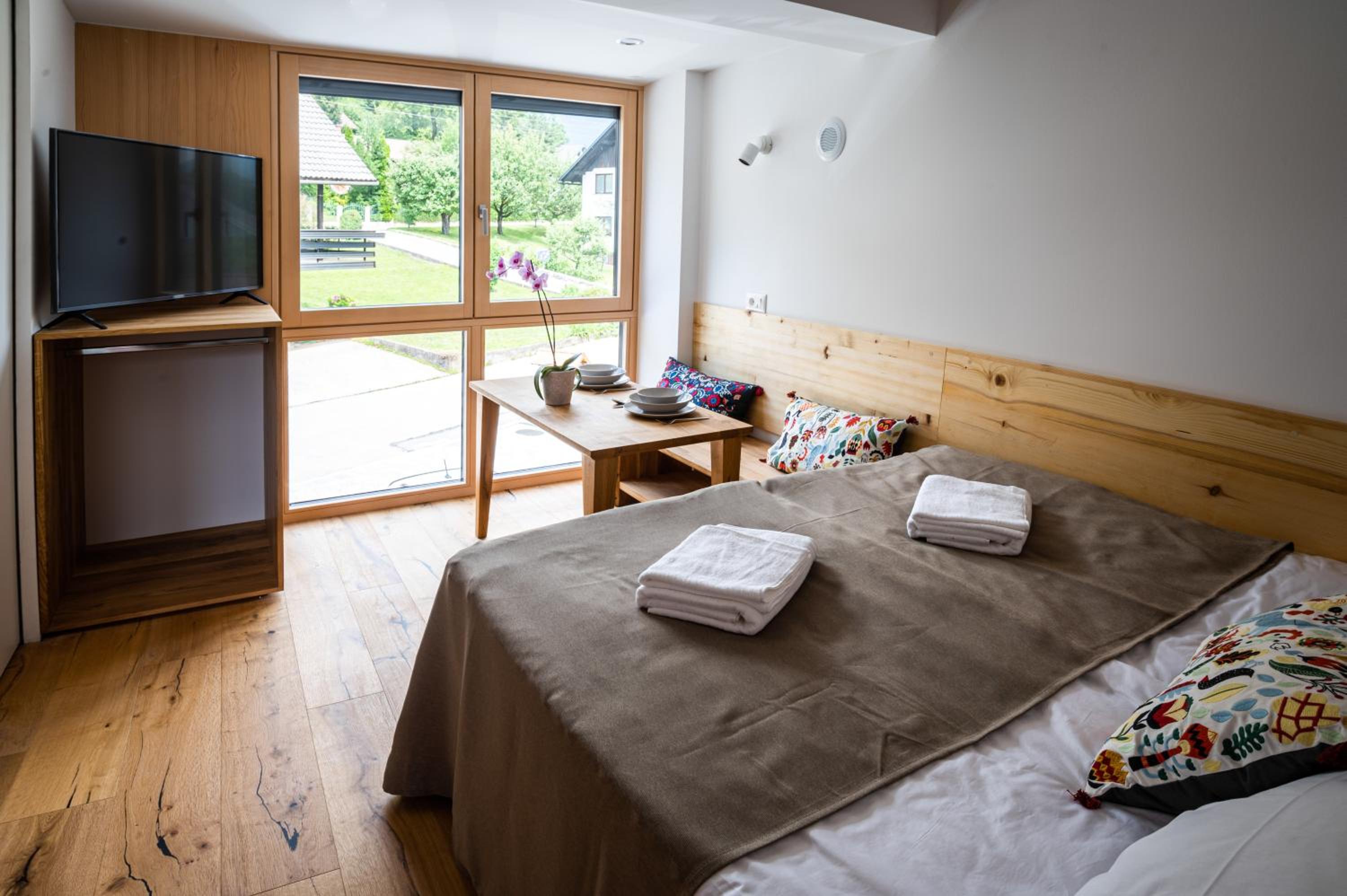LUCKA BLED quiet location, free bikes, big garden, doctor view 3