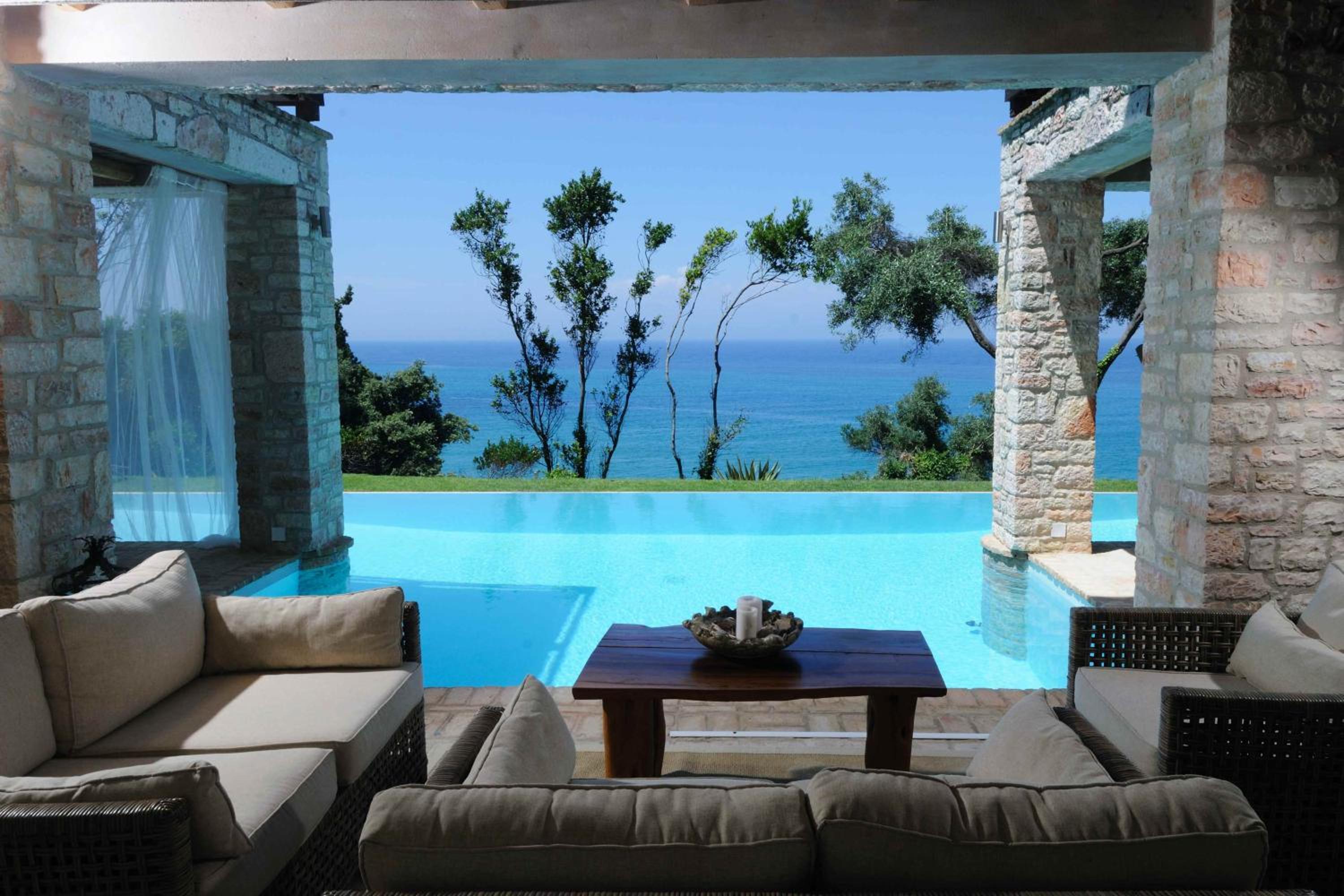 Villa Seashore:Dreamy villa by the sea with heated pool view 4