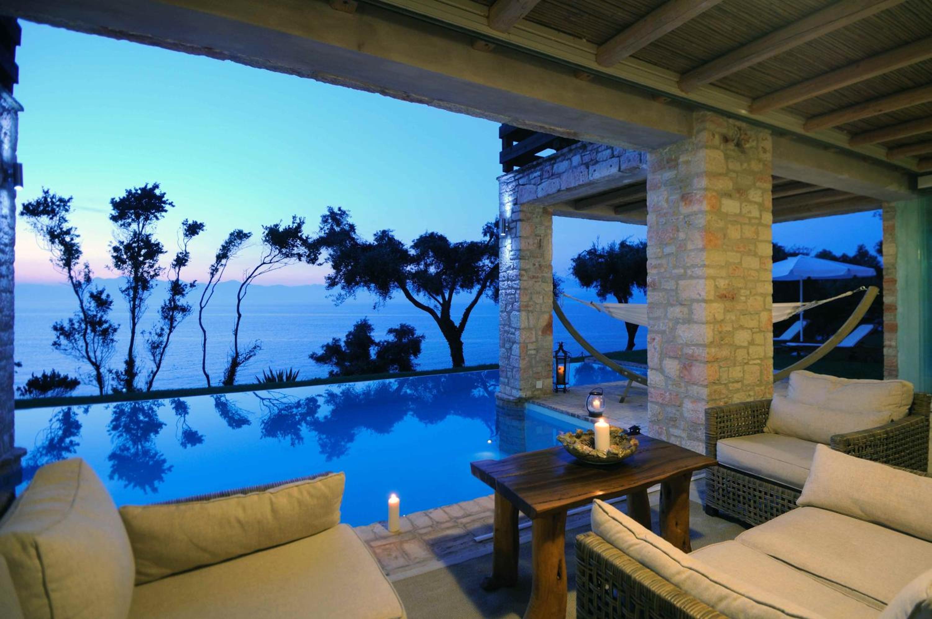 Villa Seashore:Dreamy villa by the sea with heated pool view 5