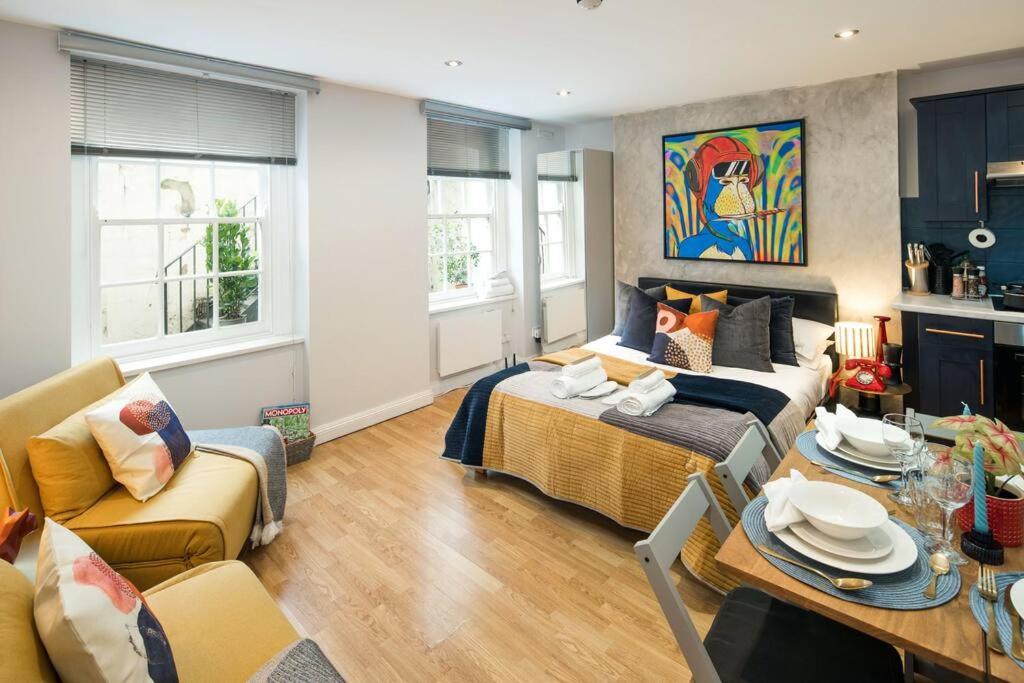 5 min Walk To Madame Tussauds - 5 min walk to Baker Street - 5 min walk to Marylebone Railway Station - 5 min walk to Regent Park - Central London